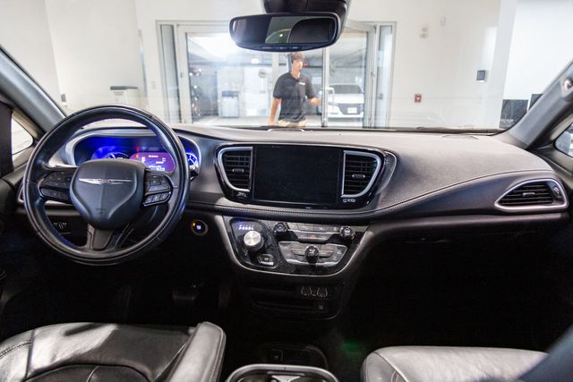 2022 Chrysler Pacifica Hybrid Touring L 3rd row