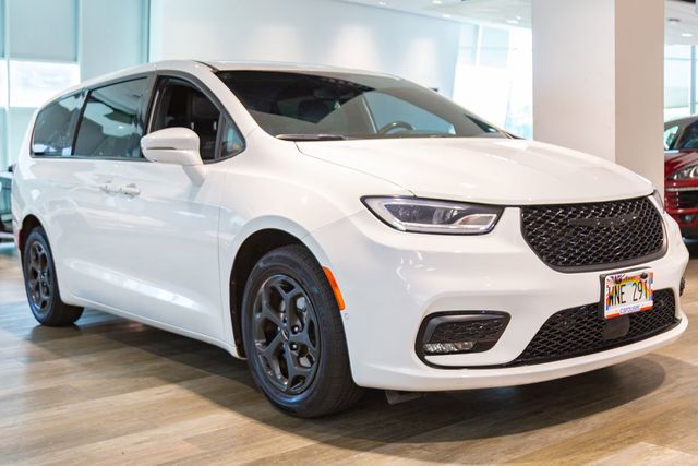 2022 Chrysler Pacifica Hybrid Touring L 3rd row