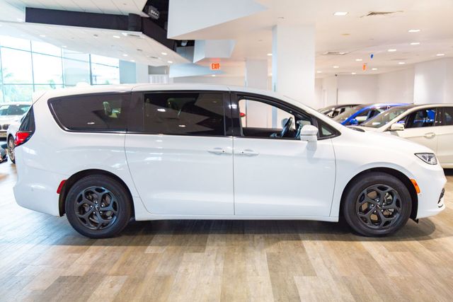2022 Chrysler Pacifica Hybrid Touring L 3rd row