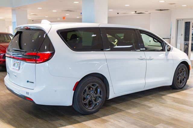 2022 Chrysler Pacifica Hybrid Touring L 3rd row