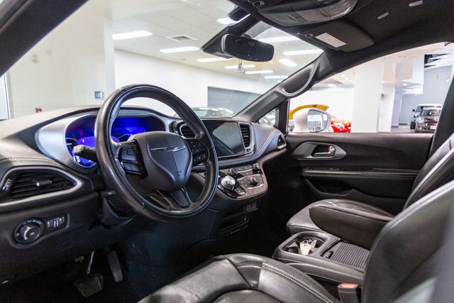 2022 Chrysler Pacifica Hybrid Touring L 3rd row