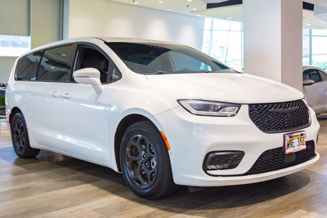 2022 Chrysler Pacifica Hybrid S Appearance at Autosource, photo 2