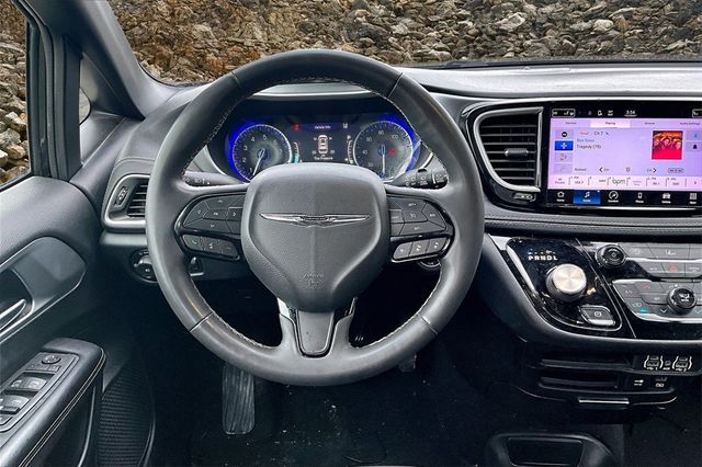 2022 Chrysler Pacifica Touring