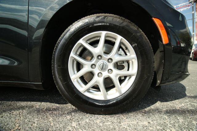 2022 Chrysler Pacifica Touring L | San Antonio, TX | R&L Certified Auto Group 2022 Chrysler Pacifica Touring L | San Antonio, TX | R&L Certified Auto Group