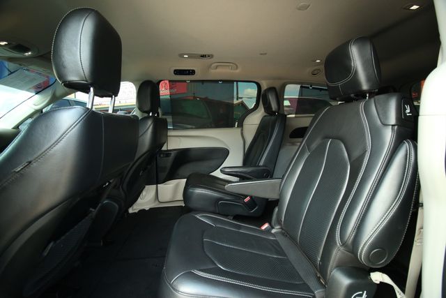 2022 Chrysler Pacifica Touring L | San Antonio, TX | R&L Certified Auto Group 2022 Chrysler Pacifica Touring L | San Antonio, TX | R&L Certified Auto Group