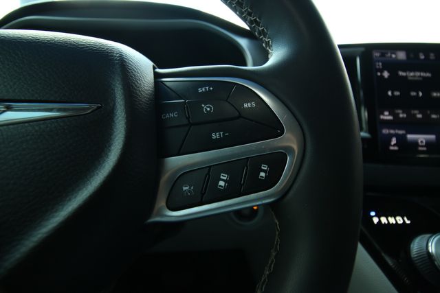 2022 Chrysler Pacifica Touring L | San Antonio, TX | R&L Certified Auto Group 2022 Chrysler Pacifica Touring L | San Antonio, TX | R&L Certified Auto Group