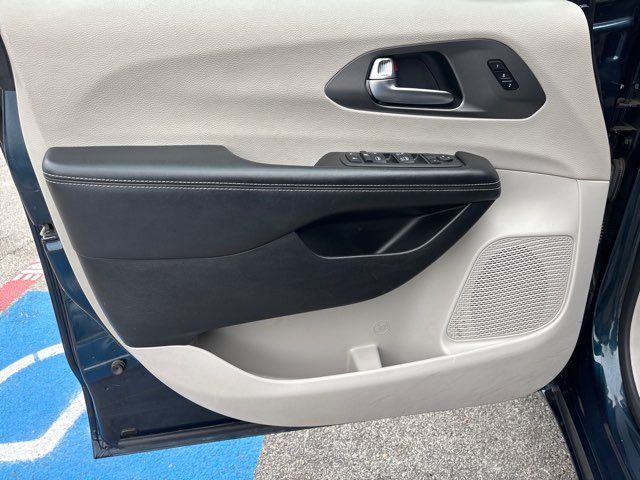 2022 Chrysler Pacifica Touring L | San Antonio, TX | Clear Choice Automotive South