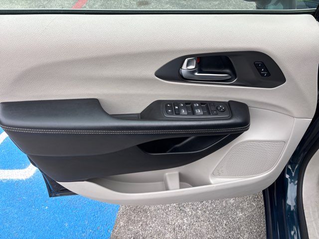 2022 Chrysler Pacifica Touring L | San Antonio, TX | Clear Choice Automotive South