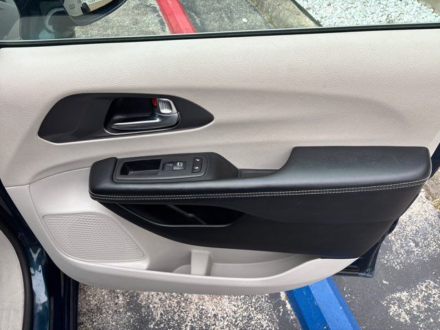 2022 Chrysler Pacifica Touring L | San Antonio, TX | Clear Choice Automotive South