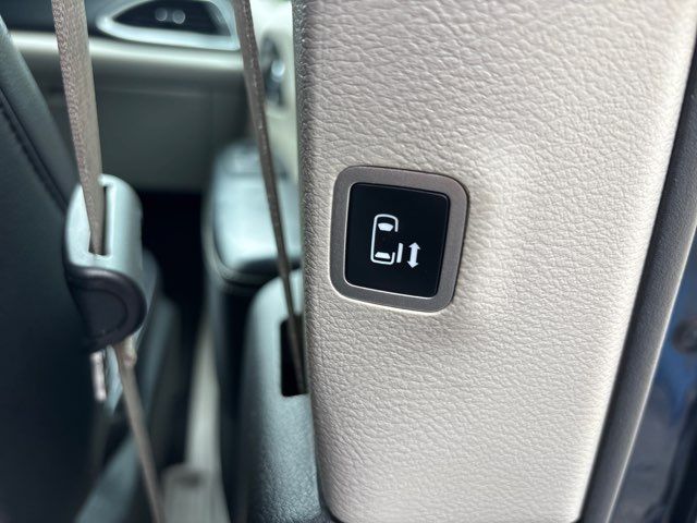 2022 Chrysler Pacifica Touring L | San Antonio, TX | Clear Choice Automotive South