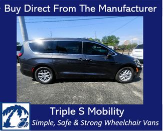 2022 Chrysler Pacifica Touring L Wheelchair Van Handicap Ramp Van  | Pinellas Park, Florida | Triple S Mobility, Inc