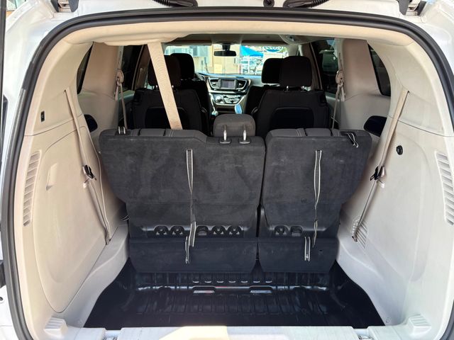 2022 Chrysler Voyager LX 2022 Chrysler Voyager LX