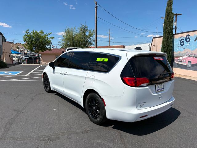2022 Chrysler Voyager LX