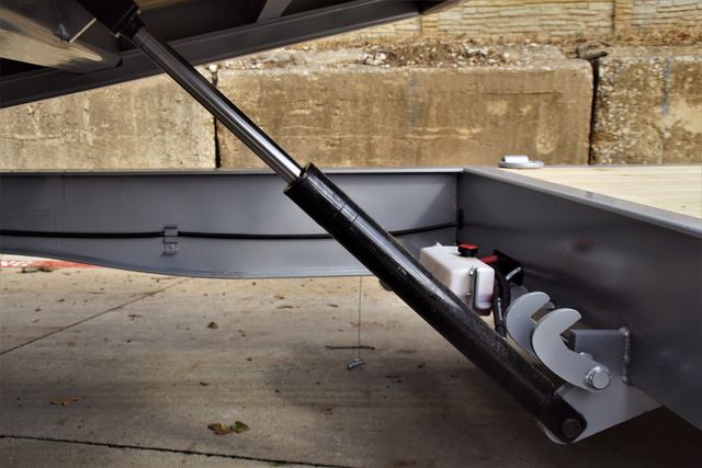 2024 Diamond C HDT 208 22' HEAVY DUTY HYDRAULICALLY DAMPENED TILT | Keller, TX | Complete Trailers of Texas 2024 Diamond C HDT 208 22' HEAVY DUTY HYDRAULICALLY DAMPENED TILT | Keller, TX | Complete Trailers of Texas