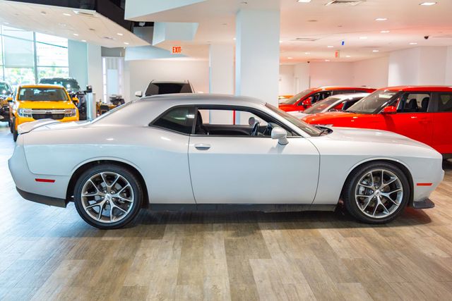 2022 Dodge Challenger at Autosource, photo 4