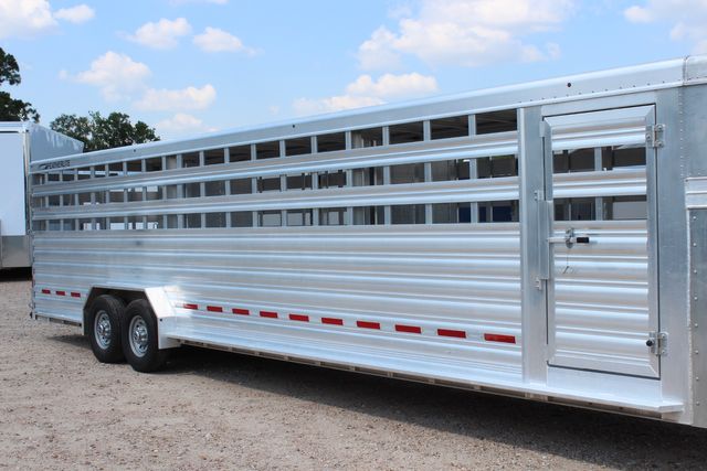 2022 Featherlite 8127 - 32' GN Livestock, 2 Cut Gates w/ sliders, Tandem 8Ks | CONROE, TX | SportChassis/ Featherlite Trailers of Texas 2022 Featherlite 8127 - 32' GN Livestock, 2 Cut Gates w/ sliders, Tandem 8Ks | CONROE, TX | SportChassis/ Featherlite Trailers of Texas