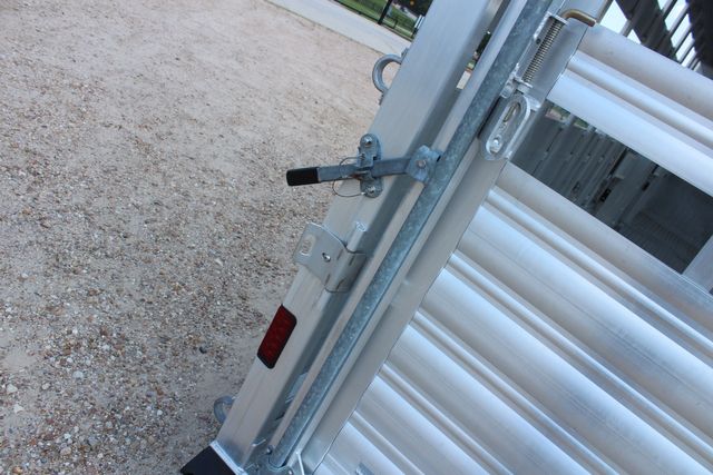 2022 Featherlite 8127 - 32' GN Livestock, 2 Cut Gates w/ sliders, Tandem 8Ks | CONROE, TX | SportChassis/ Featherlite Trailers of Texas 2022 Featherlite 8127 - 32' GN Livestock, 2 Cut Gates w/ sliders, Tandem 8Ks | CONROE, TX | SportChassis/ Featherlite Trailers of Texas