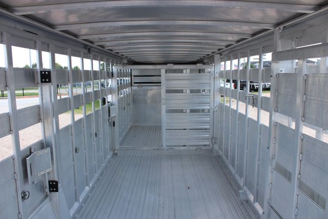 2022 Featherlite 8127 - 32' GN Livestock, 2 Cut Gates w/ sliders, Tandem 8Ks | CONROE, TX | SportChassis/ Featherlite Trailers of Texas 2022 Featherlite 8127 - 32' GN Livestock, 2 Cut Gates w/ sliders, Tandem 8Ks | CONROE, TX | SportChassis/ Featherlite Trailers of Texas