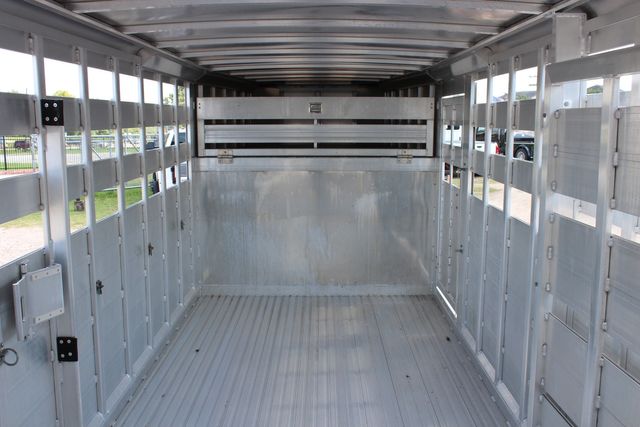 2022 Featherlite 8127 - 32' GN Livestock, 2 Cut Gates w/ sliders, Tandem 8Ks | CONROE, TX | SportChassis/ Featherlite Trailers of Texas 2022 Featherlite 8127 - 32' GN Livestock, 2 Cut Gates w/ sliders, Tandem 8Ks | CONROE, TX | SportChassis/ Featherlite Trailers of Texas