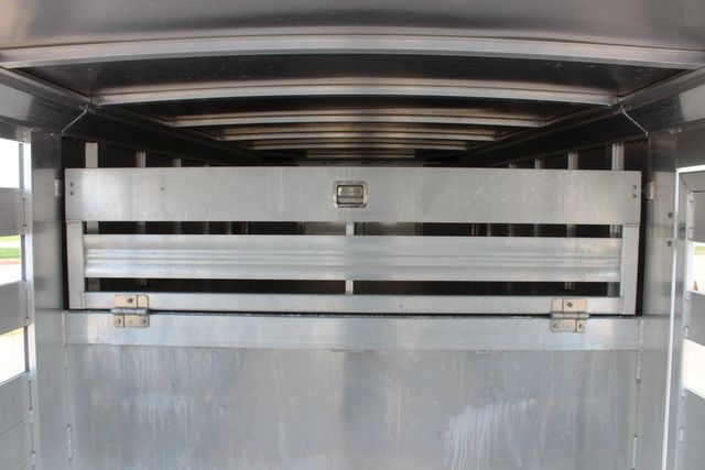 2022 Featherlite 8127 - 32' GN Livestock, 2 Cut Gates w/ sliders, Tandem 8Ks | CONROE, TX | SportChassis/ Featherlite Trailers of Texas 2022 Featherlite 8127 - 32' GN Livestock, 2 Cut Gates w/ sliders, Tandem 8Ks | CONROE, TX | SportChassis/ Featherlite Trailers of Texas