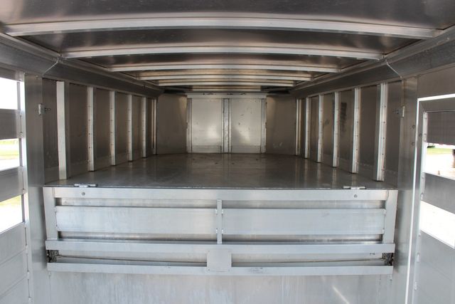 2022 Featherlite 8127 - 32' GN Livestock, 2 Cut Gates w/ sliders, Tandem 8Ks | CONROE, TX | SportChassis/ Featherlite Trailers of Texas 2022 Featherlite 8127 - 32' GN Livestock, 2 Cut Gates w/ sliders, Tandem 8Ks | CONROE, TX | SportChassis/ Featherlite Trailers of Texas