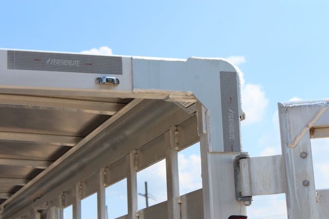 2022 Featherlite 8127 - 32' GN Livestock, 2 Cut Gates w/ sliders, Tandem 8Ks | CONROE, TX | SportChassis/ Featherlite Trailers of Texas 2022 Featherlite 8127 - 32' GN Livestock, 2 Cut Gates w/ sliders, Tandem 8Ks | CONROE, TX | SportChassis/ Featherlite Trailers of Texas