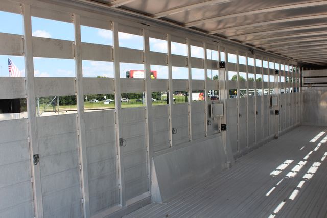 2022 Featherlite 8127 - 32' GN Livestock, 2 Cut Gates w/ sliders, Tandem 8Ks | CONROE, TX | SportChassis/ Featherlite Trailers of Texas 2022 Featherlite 8127 - 32' GN Livestock, 2 Cut Gates w/ sliders, Tandem 8Ks | CONROE, TX | SportChassis/ Featherlite Trailers of Texas