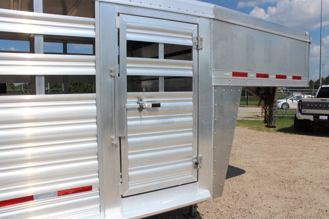 2022 Featherlite 8127 - 32' GN Livestock, 2 Cut Gates w/ sliders, Tandem 8Ks | CONROE, TX | SportChassis/ Featherlite Trailers of Texas 2022 Featherlite 8127 - 32' GN Livestock, 2 Cut Gates w/ sliders, Tandem 8Ks | CONROE, TX | SportChassis/ Featherlite Trailers of Texas