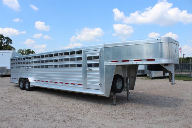2022 Featherlite 8127 - 32' GN Livestock, 2 Cut Gates w/ sliders, Tandem 8Ks | CONROE, TX | SportChassis/ Featherlite Trailers of Texas 2022 Featherlite 8127 - 32' GN Livestock, 2 Cut Gates w/ sliders, Tandem 8Ks | CONROE, TX | SportChassis/ Featherlite Trailers of Texas