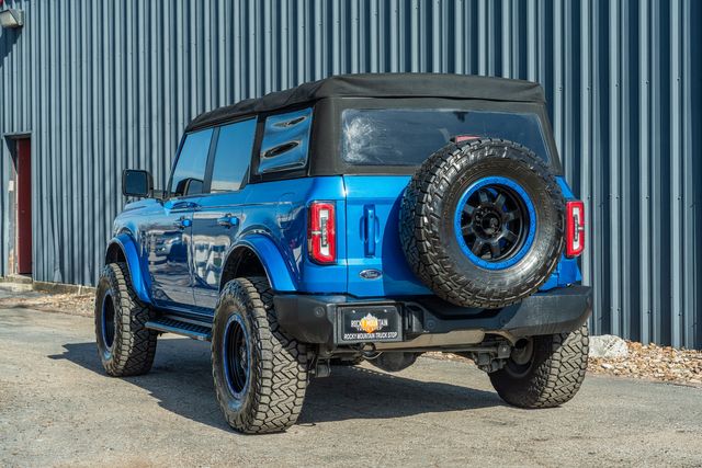 2022 Ford Bronco Outer Banks 4X4 / VELOCITY BLUE / BIG SCREEN | Austin, TX | Rocky Mountain Truck Stop Austin 2022 Ford Bronco Outer Banks 4X4 / VELOCITY BLUE / BIG SCREEN | Austin, TX | Rocky Mountain Truck Stop Austin