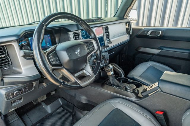 2022 Ford Bronco Outer Banks 4X4 / VELOCITY BLUE / BIG SCREEN | Austin, TX | Rocky Mountain Truck Stop Austin