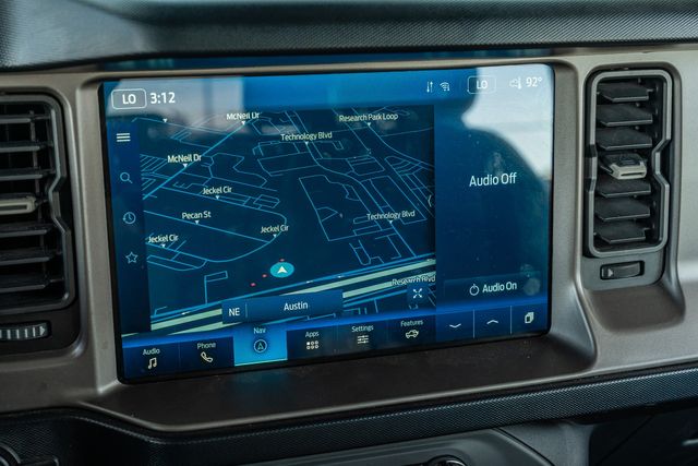 2022 Ford Bronco Outer Banks 4X4 / VELOCITY BLUE / BIG SCREEN | Austin, TX | Rocky Mountain Truck Stop Austin 2022 Ford Bronco Outer Banks 4X4 / VELOCITY BLUE / BIG SCREEN | Austin, TX | Rocky Mountain Truck Stop Austin