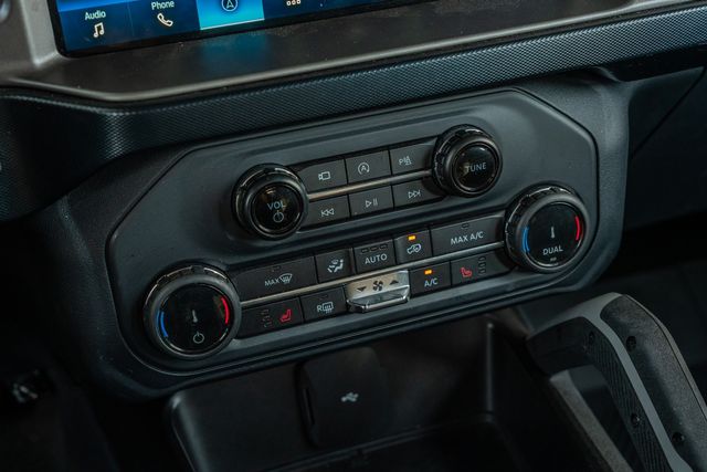 2022 Ford Bronco Outer Banks 4X4 / VELOCITY BLUE / BIG SCREEN | Austin, TX | Rocky Mountain Truck Stop Austin