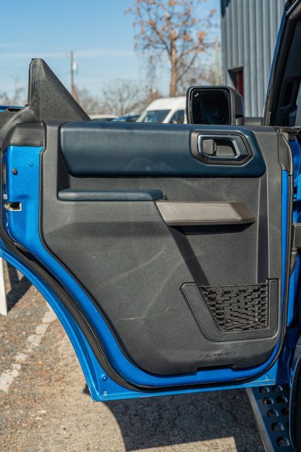 2022 Ford Bronco Outer Banks 4X4 / VELOCITY BLUE / BIG SCREEN | Austin, TX | Rocky Mountain Truck Stop Austin 2022 Ford Bronco Outer Banks 4X4 / VELOCITY BLUE / BIG SCREEN | Austin, TX | Rocky Mountain Truck Stop Austin