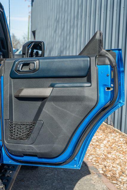 2022 Ford Bronco Outer Banks 4X4 / VELOCITY BLUE / BIG SCREEN | Austin, TX | Rocky Mountain Truck Stop Austin 2022 Ford Bronco Outer Banks 4X4 / VELOCITY BLUE / BIG SCREEN | Austin, TX | Rocky Mountain Truck Stop Austin