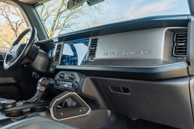 2022 Ford Bronco Outer Banks 4X4 / VELOCITY BLUE / BIG SCREEN | Austin, TX | Rocky Mountain Truck Stop Austin