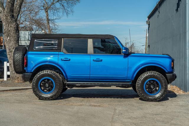 2022 Ford Bronco Outer Banks 4X4 / VELOCITY BLUE / BIG SCREEN | Austin, TX | Rocky Mountain Truck Stop Austin