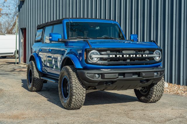 2022 Ford Bronco Outer Banks 4X4 / VELOCITY BLUE / BIG SCREEN | Austin, TX | Rocky Mountain Truck Stop Austin 2022 Ford Bronco Outer Banks 4X4 / VELOCITY BLUE / BIG SCREEN | Austin, TX | Rocky Mountain Truck Stop Austin