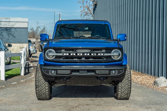 2022 Ford Bronco Outer Banks 4X4 / VELOCITY BLUE / BIG SCREEN | Austin, TX | Rocky Mountain Truck Stop Austin 2022 Ford Bronco Outer Banks 4X4 / VELOCITY BLUE / BIG SCREEN | Austin, TX | Rocky Mountain Truck Stop Austin