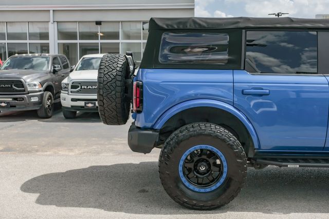 2022 Ford Bronco Outer Banks 4X4 / VELOCITY BLUE / BIG SCREEN | Austin, TX | Rocky Mountain Truck Stop Austin 2022 Ford Bronco Outer Banks 4X4 / VELOCITY BLUE / BIG SCREEN | Austin, TX | Rocky Mountain Truck Stop Austin