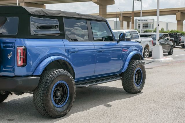 2022 Ford Bronco Outer Banks 4X4 / VELOCITY BLUE / BIG SCREEN | Austin, TX | Rocky Mountain Truck Stop Austin 2022 Ford Bronco Outer Banks 4X4 / VELOCITY BLUE / BIG SCREEN | Austin, TX | Rocky Mountain Truck Stop Austin