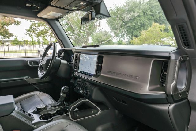 2022 Ford Bronco Outer Banks 4X4 / VELOCITY BLUE / BIG SCREEN | Austin, TX | Rocky Mountain Truck Stop Austin 2022 Ford Bronco Outer Banks 4X4 / VELOCITY BLUE / BIG SCREEN | Austin, TX | Rocky Mountain Truck Stop Austin