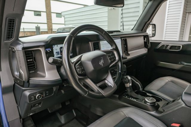 2022 Ford Bronco Outer Banks 4X4 / VELOCITY BLUE / BIG SCREEN | Austin, TX | Rocky Mountain Truck Stop Austin 2022 Ford Bronco Outer Banks 4X4 / VELOCITY BLUE / BIG SCREEN | Austin, TX | Rocky Mountain Truck Stop Austin