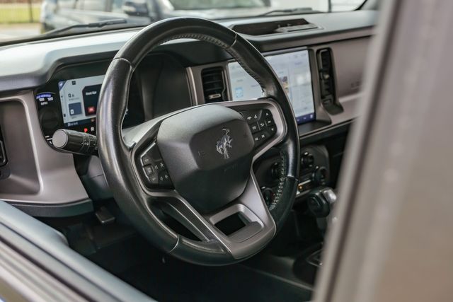 2022 Ford Bronco Outer Banks 4X4 / VELOCITY BLUE / BIG SCREEN | Austin, TX | Rocky Mountain Truck Stop Austin 2022 Ford Bronco Outer Banks 4X4 / VELOCITY BLUE / BIG SCREEN | Austin, TX | Rocky Mountain Truck Stop Austin