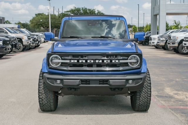 2022 Ford Bronco Outer Banks 4X4 / VELOCITY BLUE / BIG SCREEN | Austin, TX | Rocky Mountain Truck Stop Austin 2022 Ford Bronco Outer Banks 4X4 / VELOCITY BLUE / BIG SCREEN | Austin, TX | Rocky Mountain Truck Stop Austin