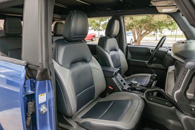 2022 Ford Bronco Outer Banks 4X4 / VELOCITY BLUE / BIG SCREEN | Austin, TX | Rocky Mountain Truck Stop Austin 2022 Ford Bronco Outer Banks 4X4 / VELOCITY BLUE / BIG SCREEN | Austin, TX | Rocky Mountain Truck Stop Austin