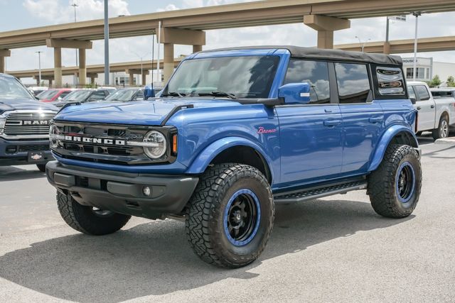2022 Ford Bronco Outer Banks 4X4 / VELOCITY BLUE / BIG SCREEN | Austin, TX | Rocky Mountain Truck Stop Austin 2022 Ford Bronco Outer Banks 4X4 / VELOCITY BLUE / BIG SCREEN | Austin, TX | Rocky Mountain Truck Stop Austin
