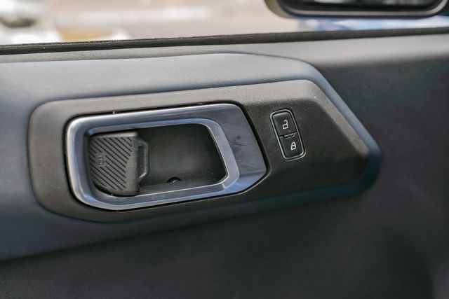 2022 Ford Bronco Outer Banks 4X4 / VELOCITY BLUE / BIG SCREEN | Austin, TX | Rocky Mountain Truck Stop Austin 2022 Ford Bronco Outer Banks 4X4 / VELOCITY BLUE / BIG SCREEN | Austin, TX | Rocky Mountain Truck Stop Austin