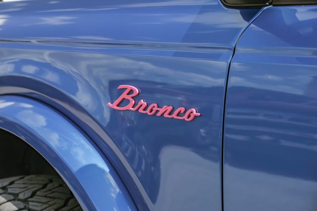 2022 Ford Bronco Outer Banks 4X4 / VELOCITY BLUE / BIG SCREEN | Austin, TX | Rocky Mountain Truck Stop Austin 2022 Ford Bronco Outer Banks 4X4 / VELOCITY BLUE / BIG SCREEN | Austin, TX | Rocky Mountain Truck Stop Austin