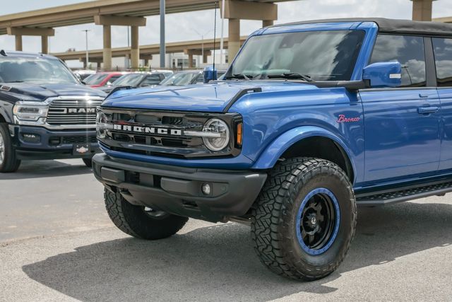 2022 Ford Bronco Outer Banks 4X4 / VELOCITY BLUE / BIG SCREEN | Austin, TX | Rocky Mountain Truck Stop Austin 2022 Ford Bronco Outer Banks 4X4 / VELOCITY BLUE / BIG SCREEN | Austin, TX | Rocky Mountain Truck Stop Austin